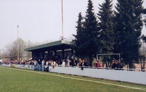 Stadion Papiermühle - Hauptseite mit Tribüne