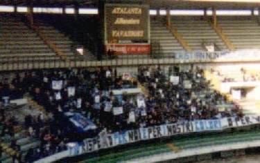 Stadio Bentegodi - Atalanta-Fans vorm Spiel...